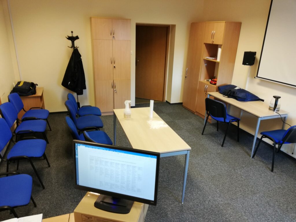 Sala szkoleniowa przed remontem